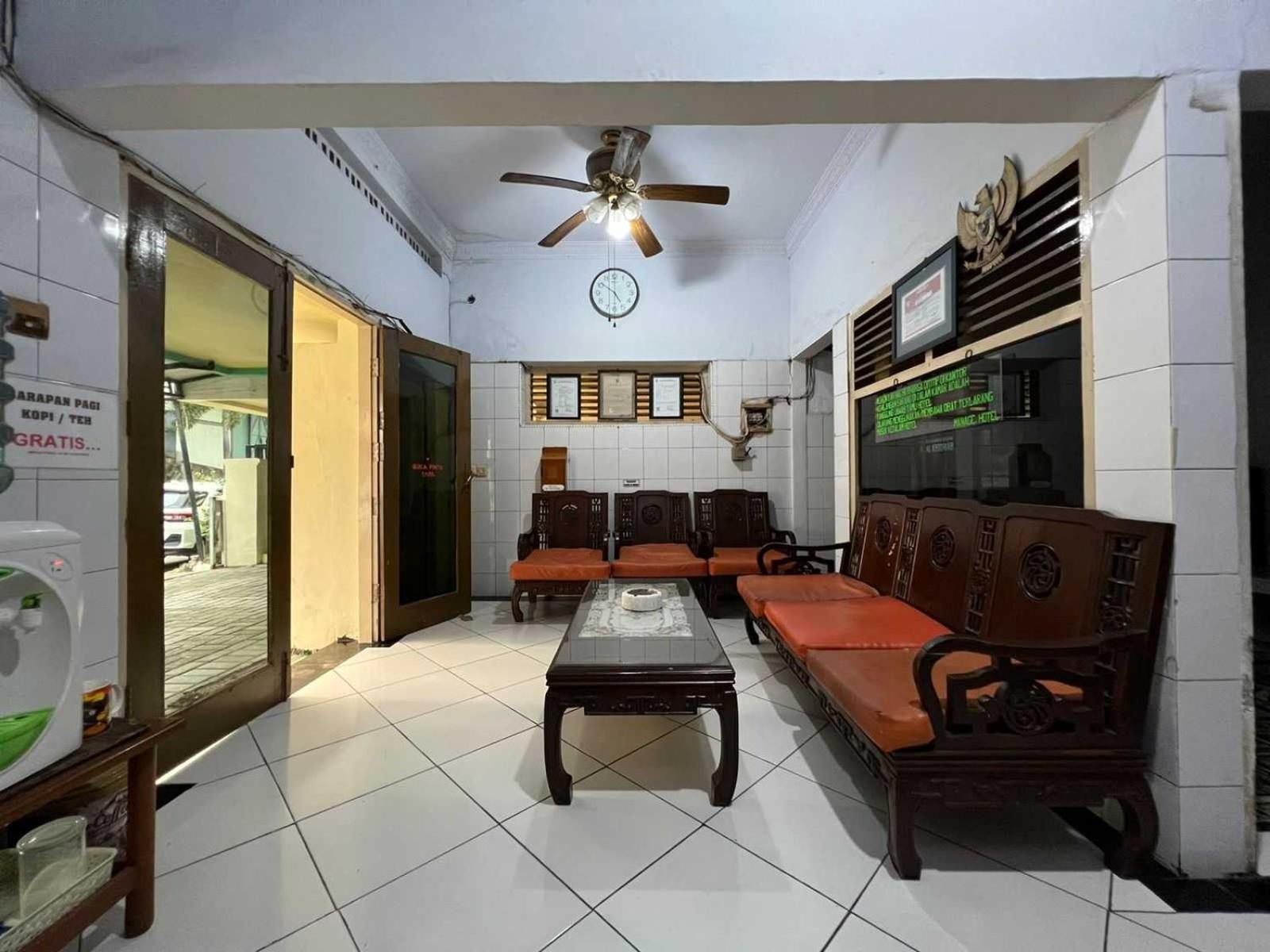 Hotel Oyo 93296 Kost Gowa Near Gowa 2*