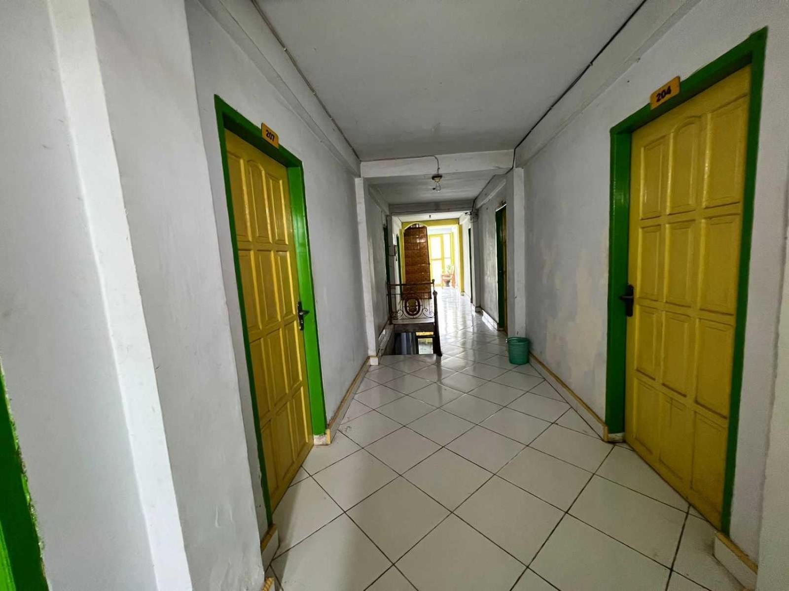 Oyo 93296 Kost Gowa Near Gowa 2* Makassar