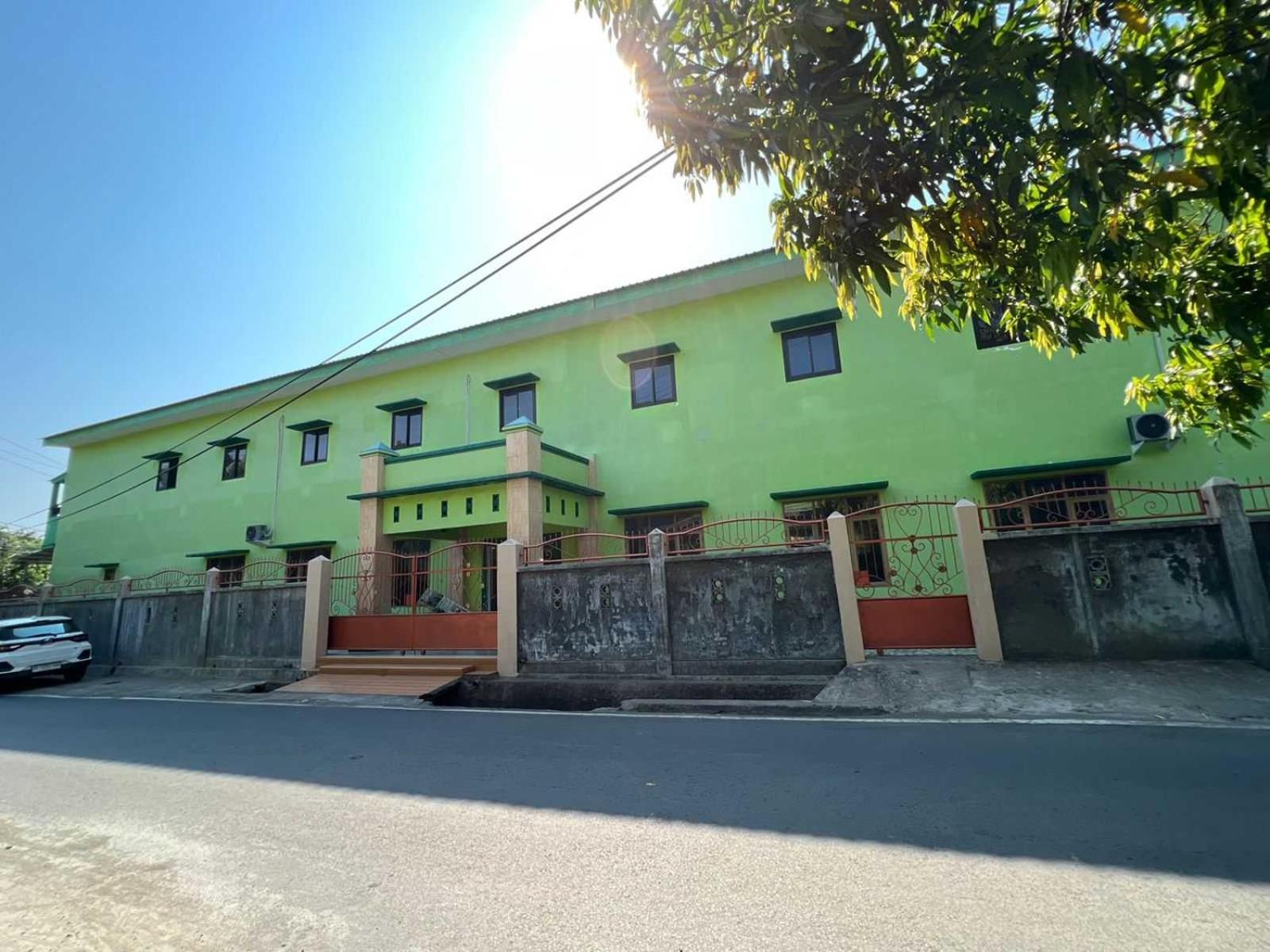 Oyo 93296 Kost Gowa Near Gowa Makassar